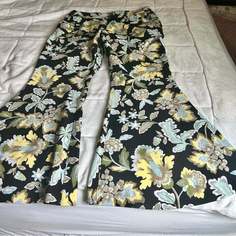 INC International Concepts Black Floral Super Flare Stretch Pants Size 12-14